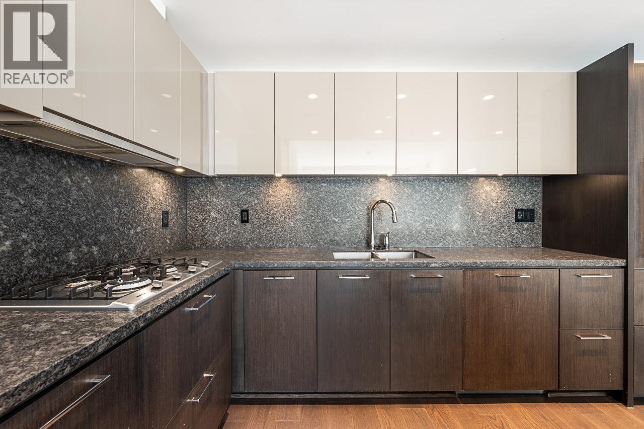 401 768 ARTHUR ERICKSON PLACE, West Vancouver