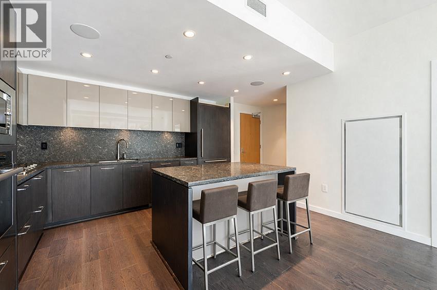 401 768 ARTHUR ERICKSON PLACE, West Vancouver