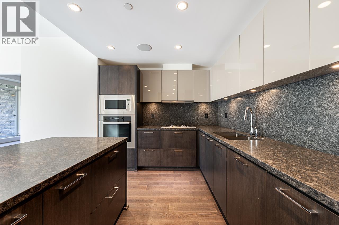 401 768 ARTHUR ERICKSON PLACE, West Vancouver