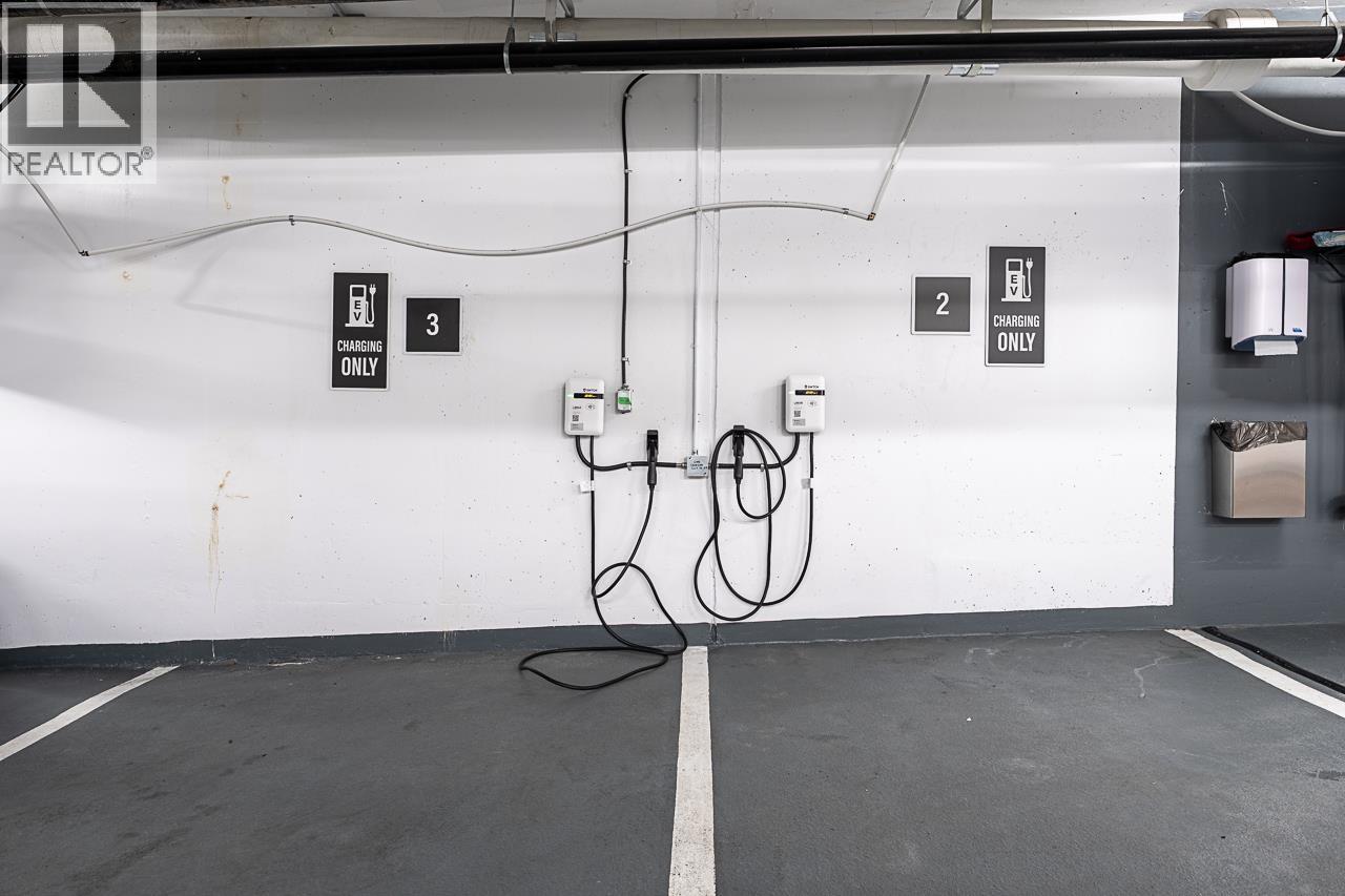 401 768 ARTHUR ERICKSON PLACE, West Vancouver