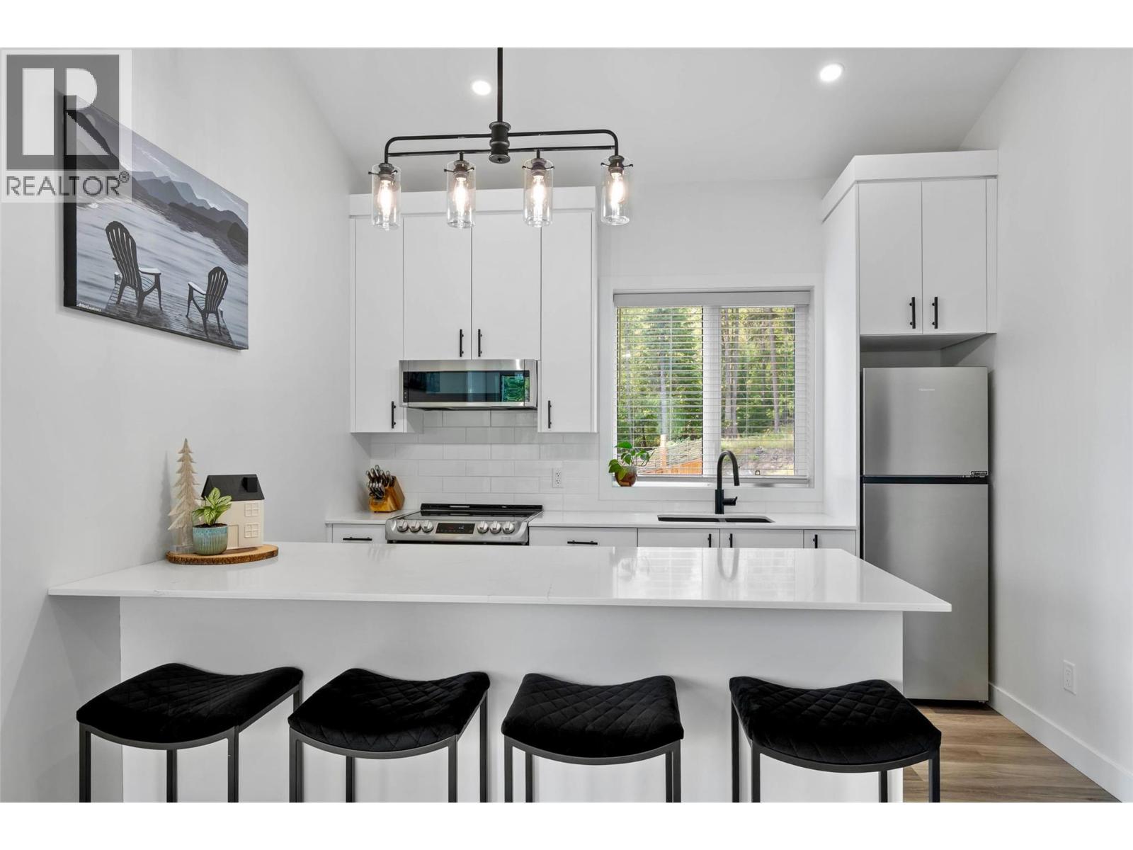 2731 Fairview Road, Anglemont