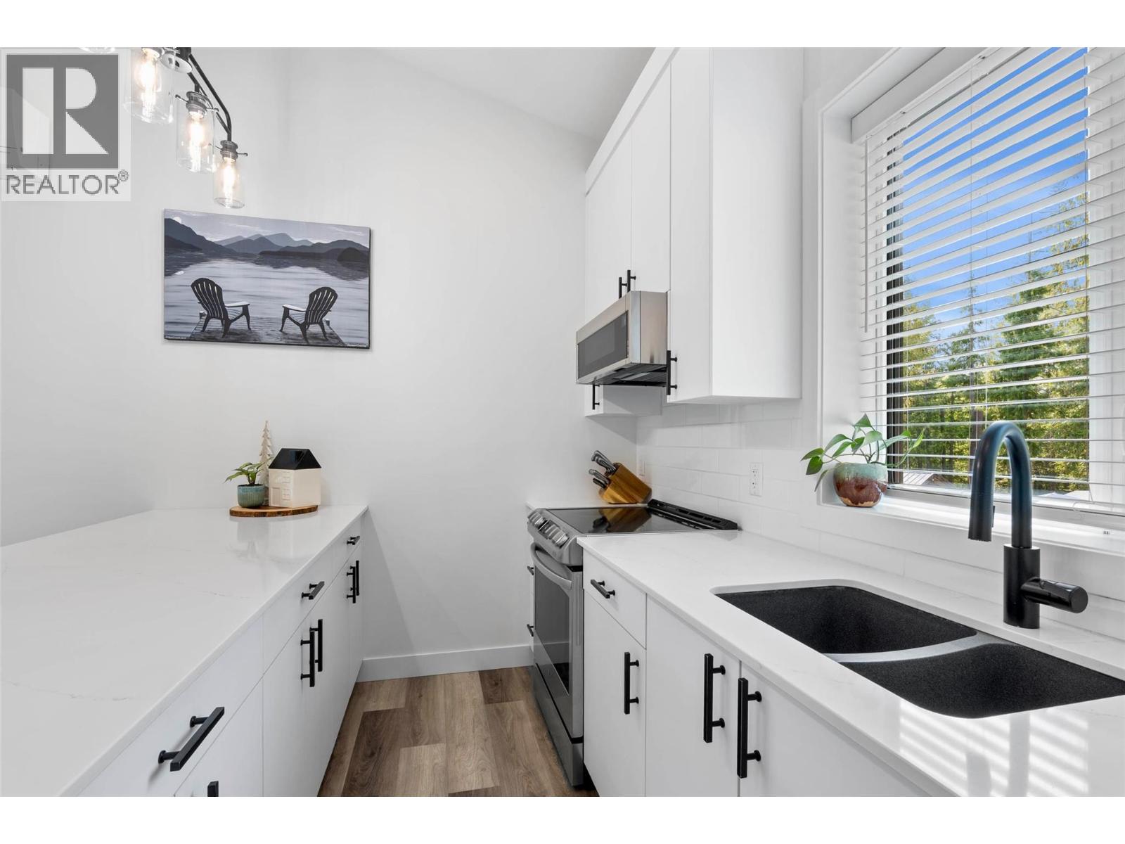 2731 Fairview Road, Anglemont