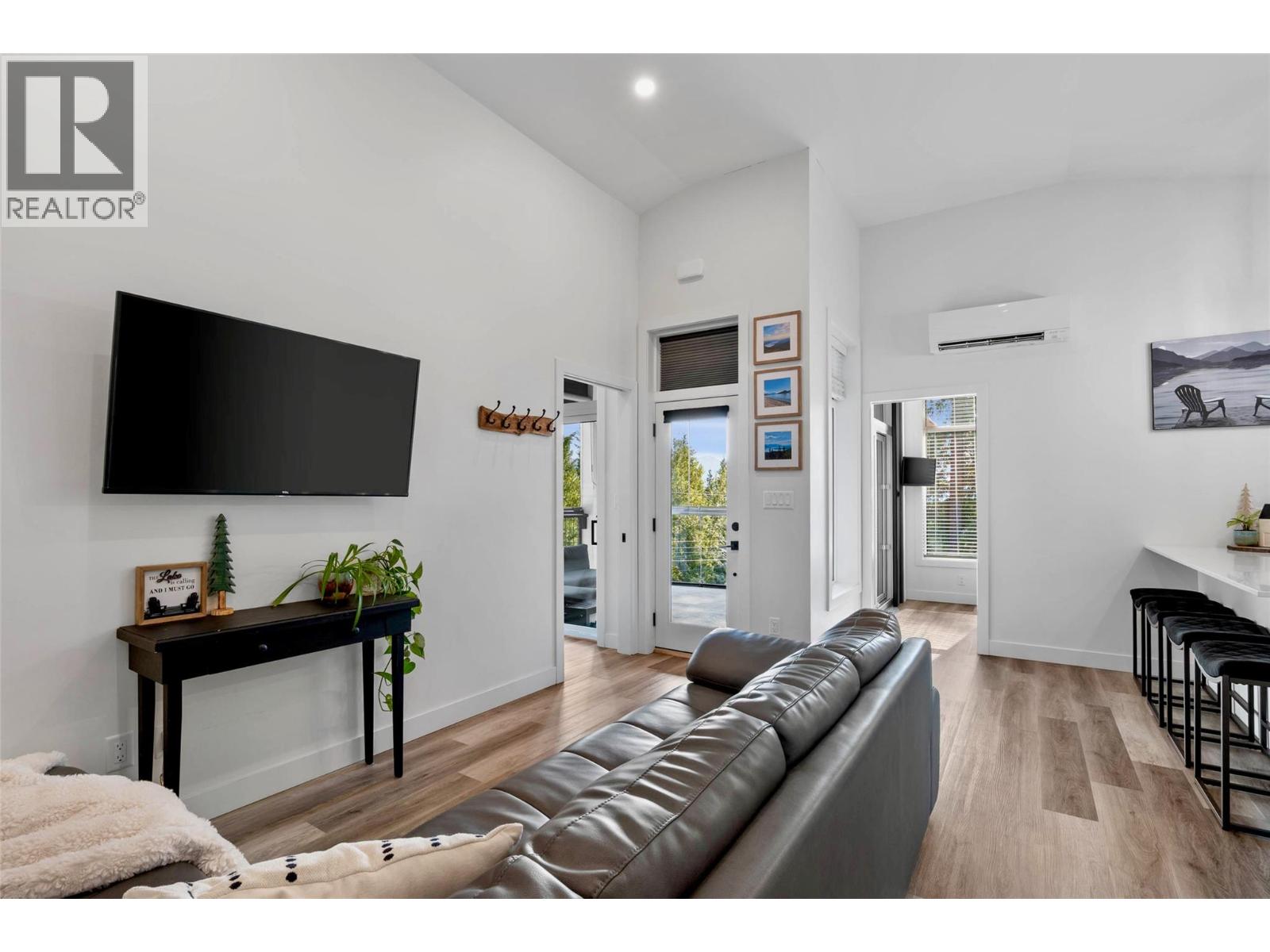 2731 Fairview Road, Anglemont