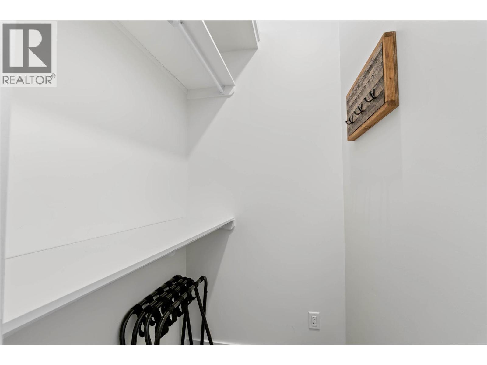 2731 Fairview Road, Anglemont