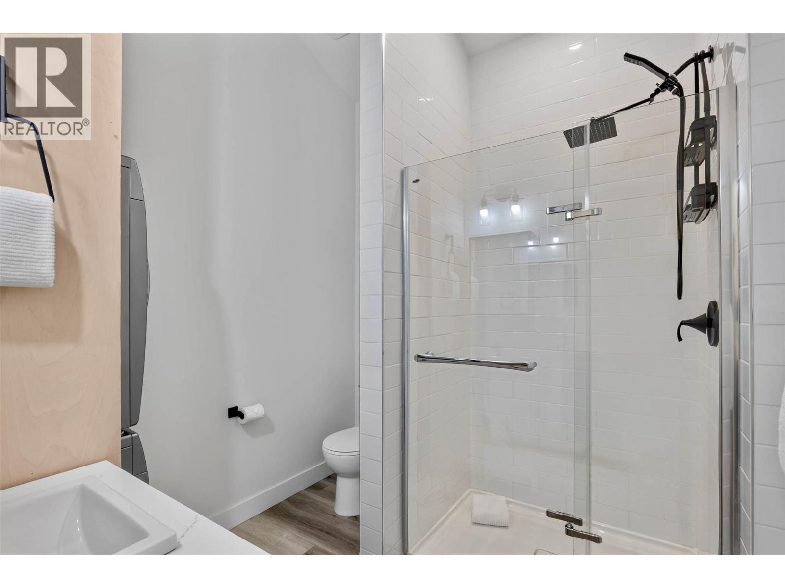 2731 Fairview Road, Anglemont