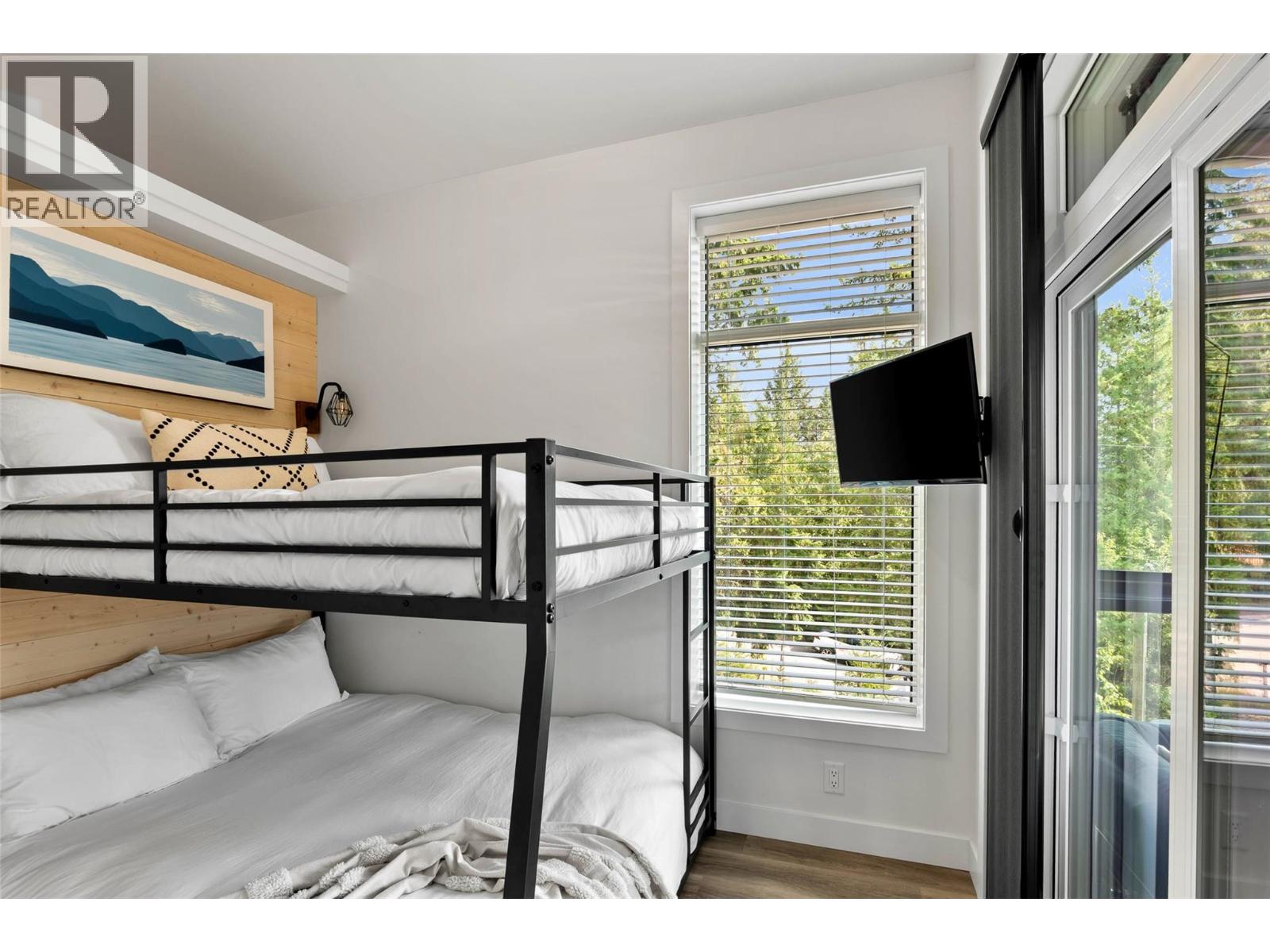 2731 Fairview Road, Anglemont