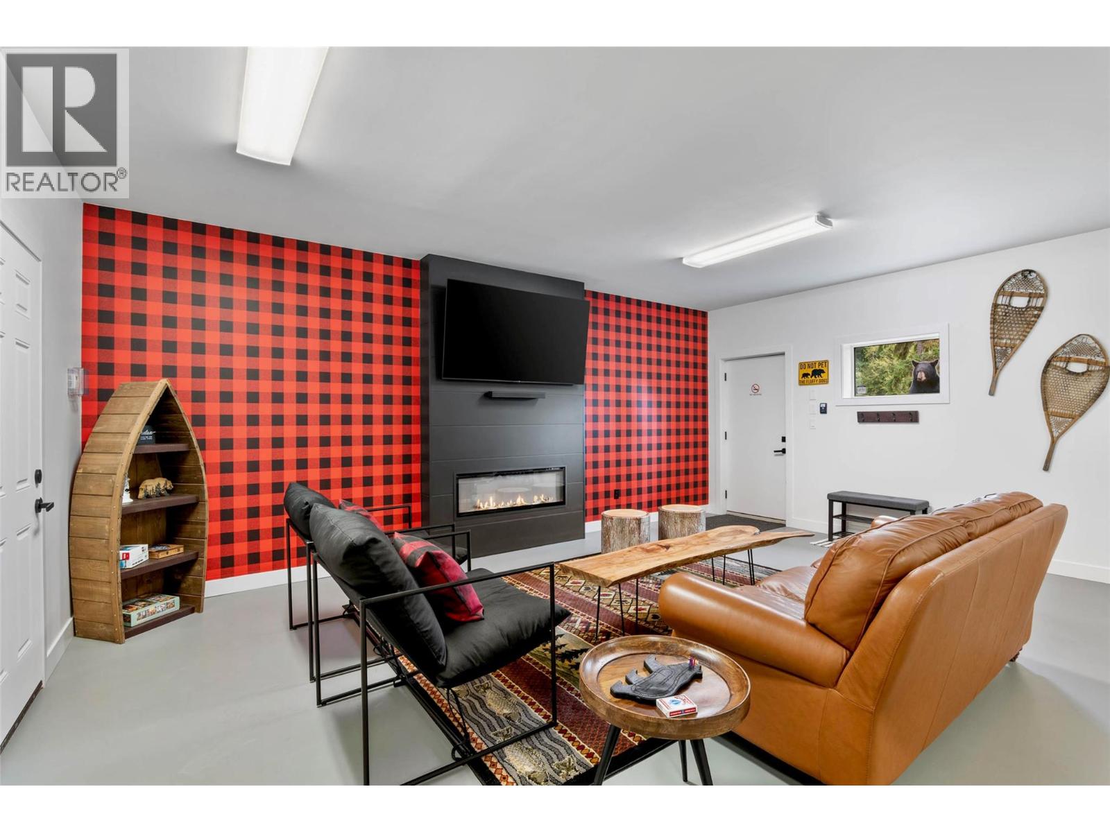 2731 Fairview Road, Anglemont