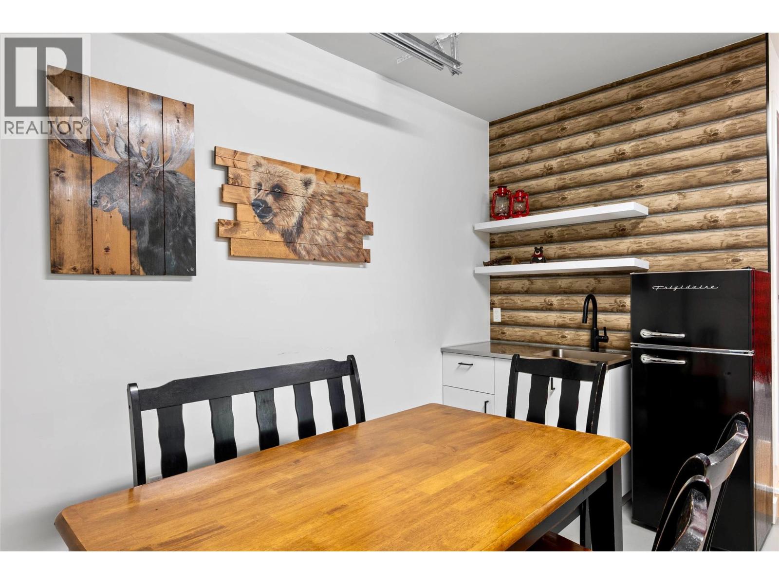 2731 Fairview Road, Anglemont