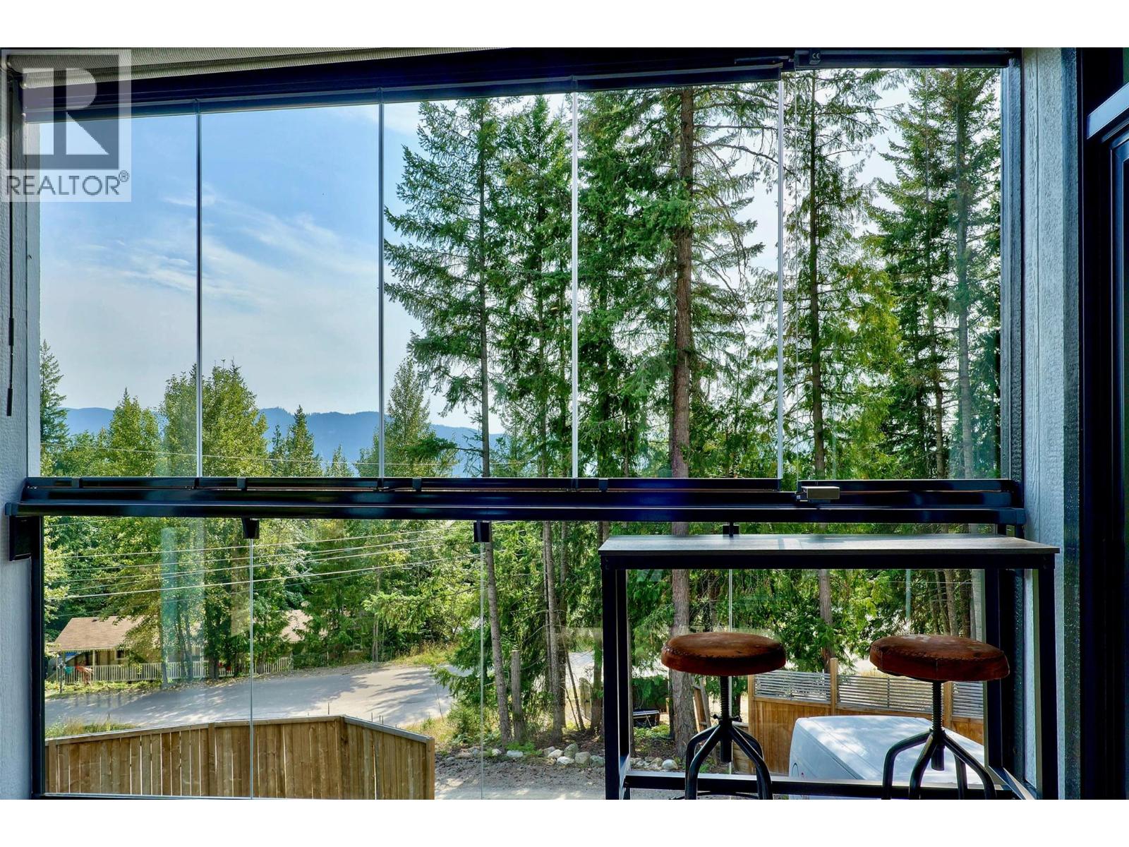 2731 Fairview Road, Anglemont