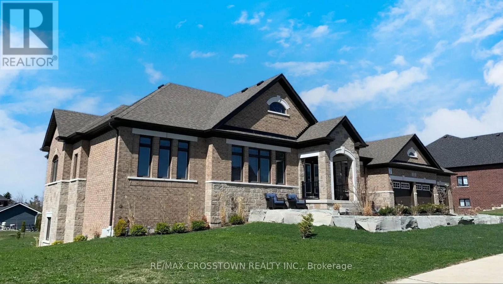 22 STEWART CRESCENT - 2