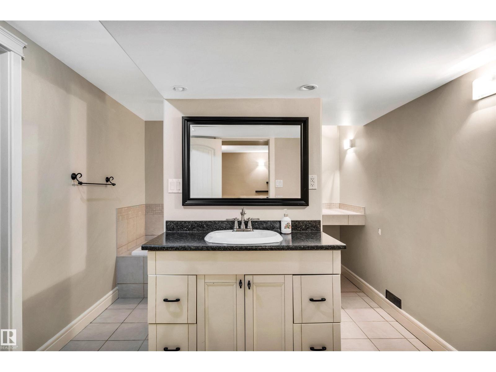 
          4107 122 Street NW
            <br/>
            <span>Edmonton</span>
            , 
            <span>AB</span>
             <span>T6J1Z1</span>
         - Photo 36