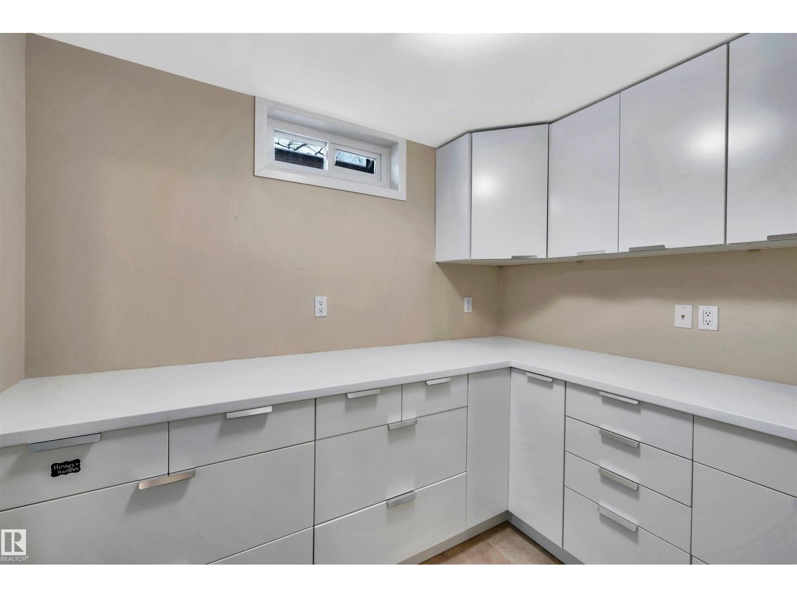 
          4107 122 Street NW
            <br/>
            <span>Edmonton</span>
            , 
            <span>AB</span>
             <span>T6J1Z1</span>
         - Photo 25