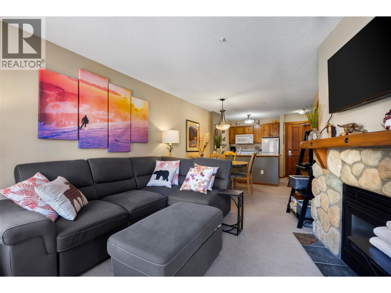3190 CREEKSIDE Way Unit# 215, Kamloops