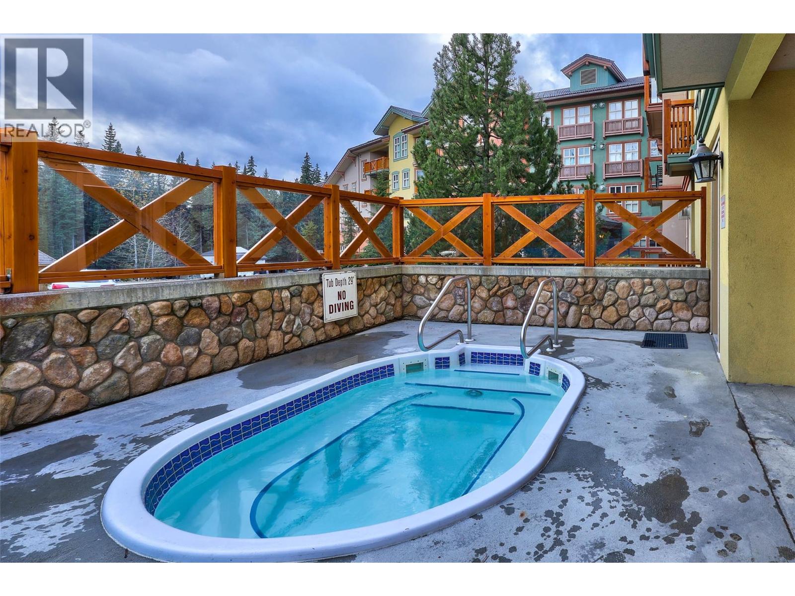 3190 CREEKSIDE Way Unit# 215, Kamloops