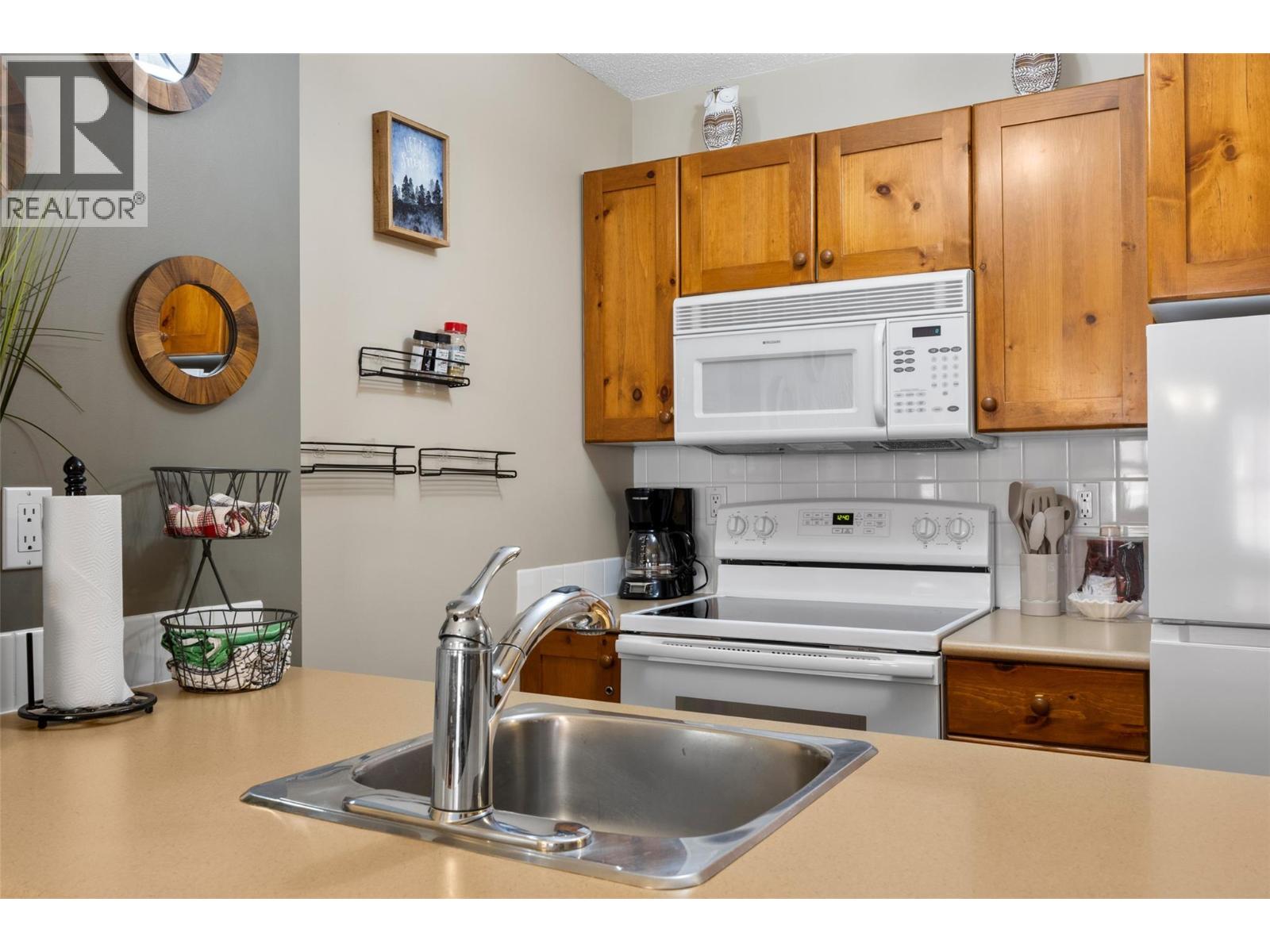 3190 CREEKSIDE Way Unit# 215, Kamloops
