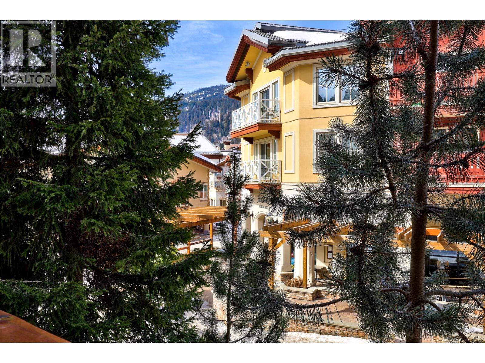 3190 CREEKSIDE Way Unit# 215, Kamloops