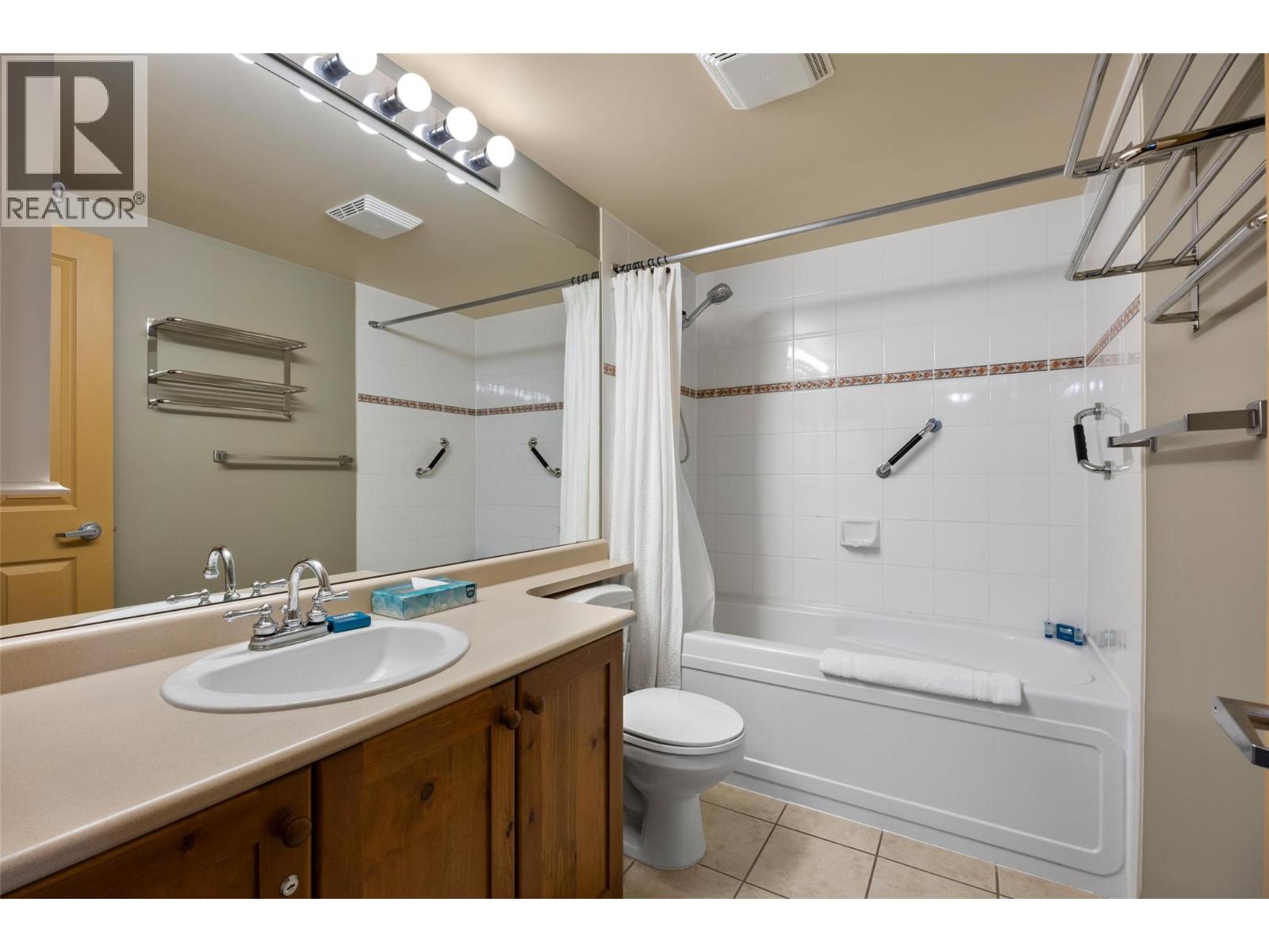 3190 CREEKSIDE Way Unit# 215, Kamloops