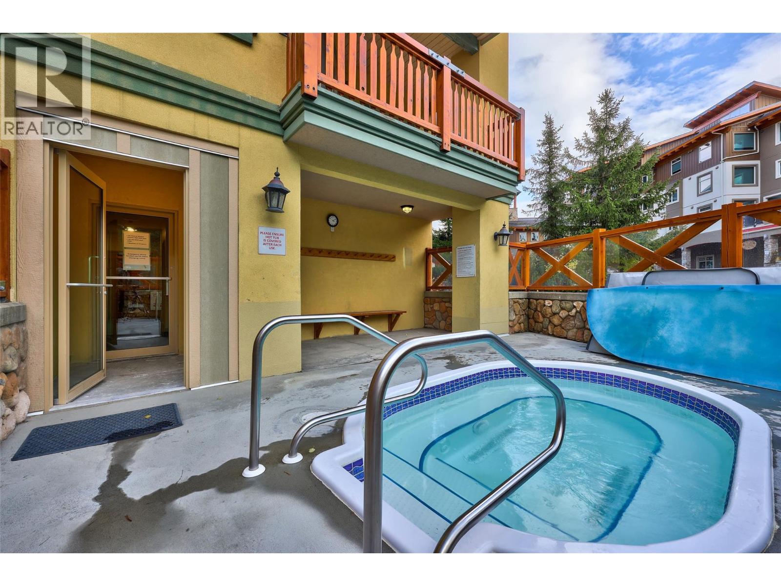 3190 CREEKSIDE Way Unit# 215, Kamloops