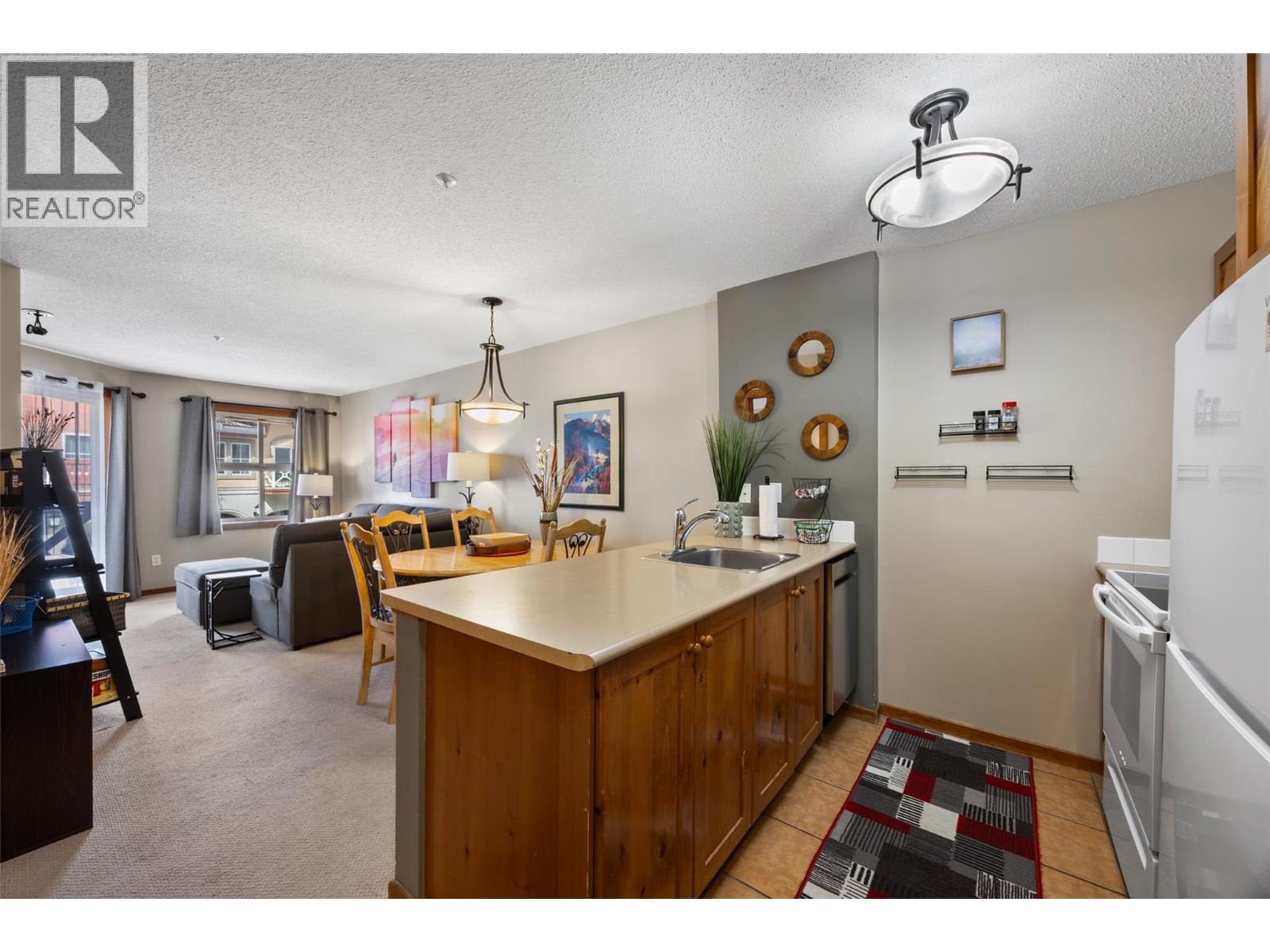 3190 CREEKSIDE Way Unit# 215, Kamloops