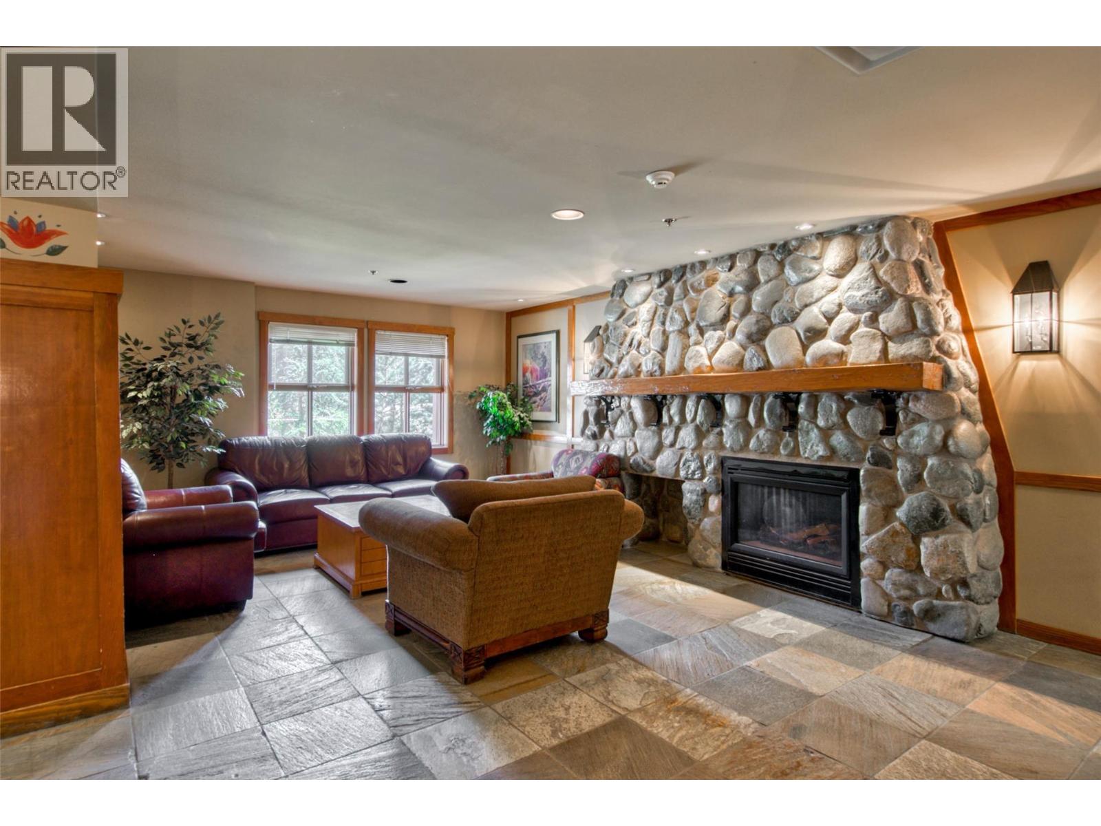 3190 CREEKSIDE Way Unit# 215, Kamloops