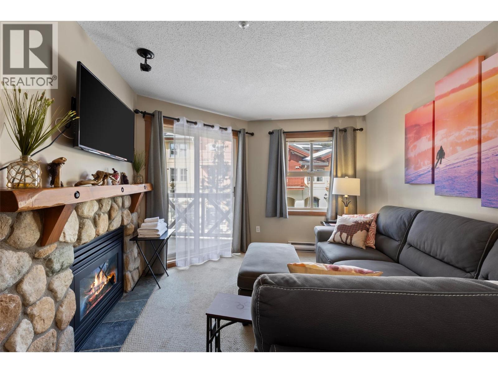 3190 CREEKSIDE Way Unit# 215, Kamloops