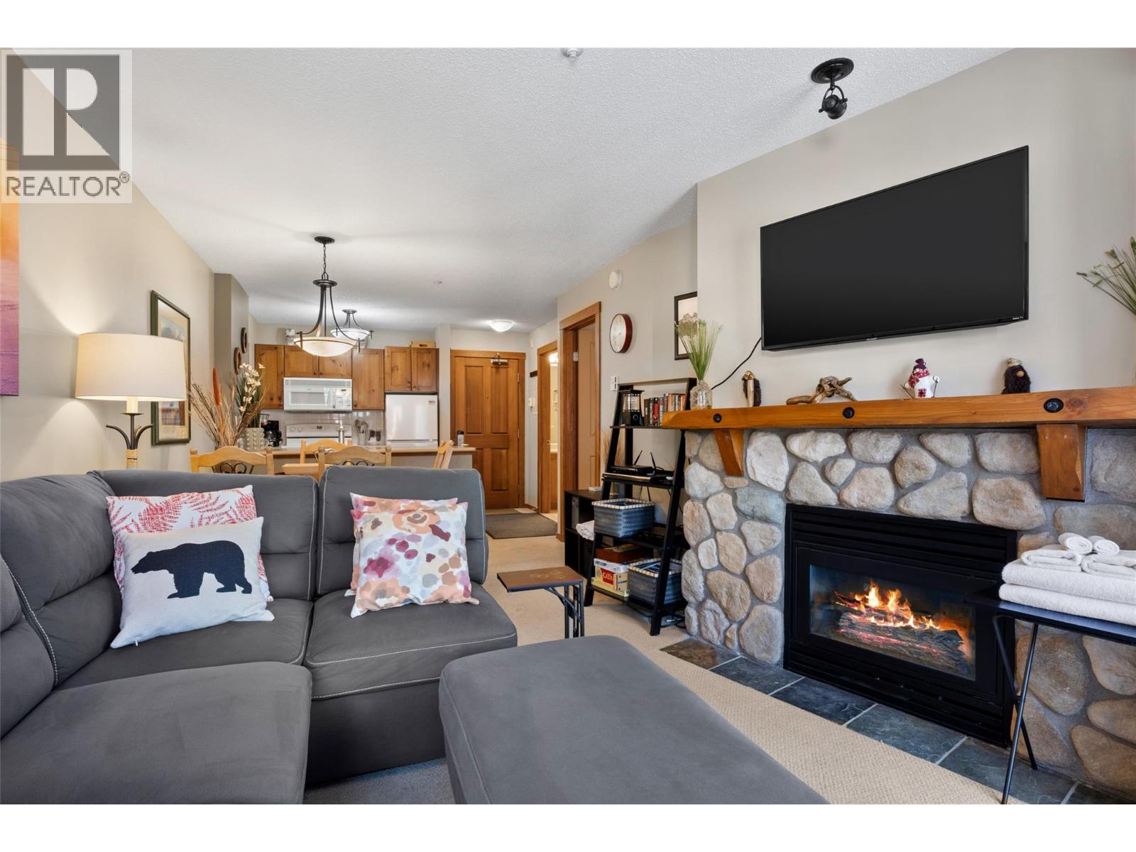 3190 CREEKSIDE Way Unit# 215, Kamloops