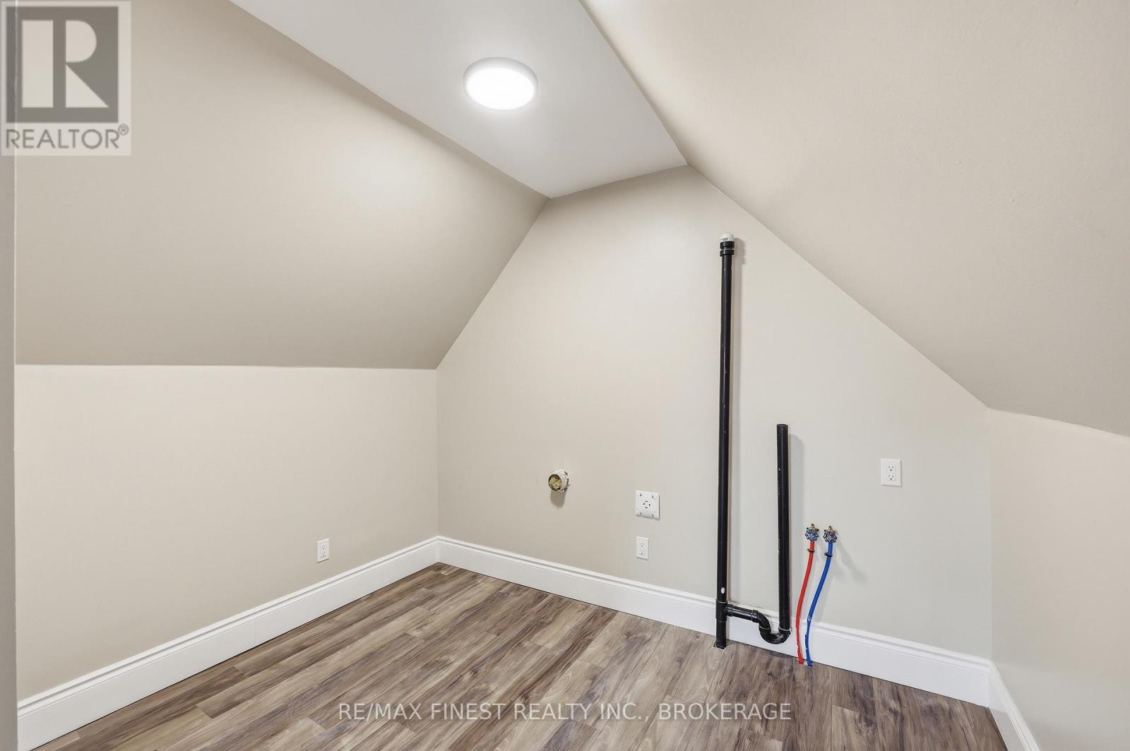 184 MONTREAL STREET — photo 46