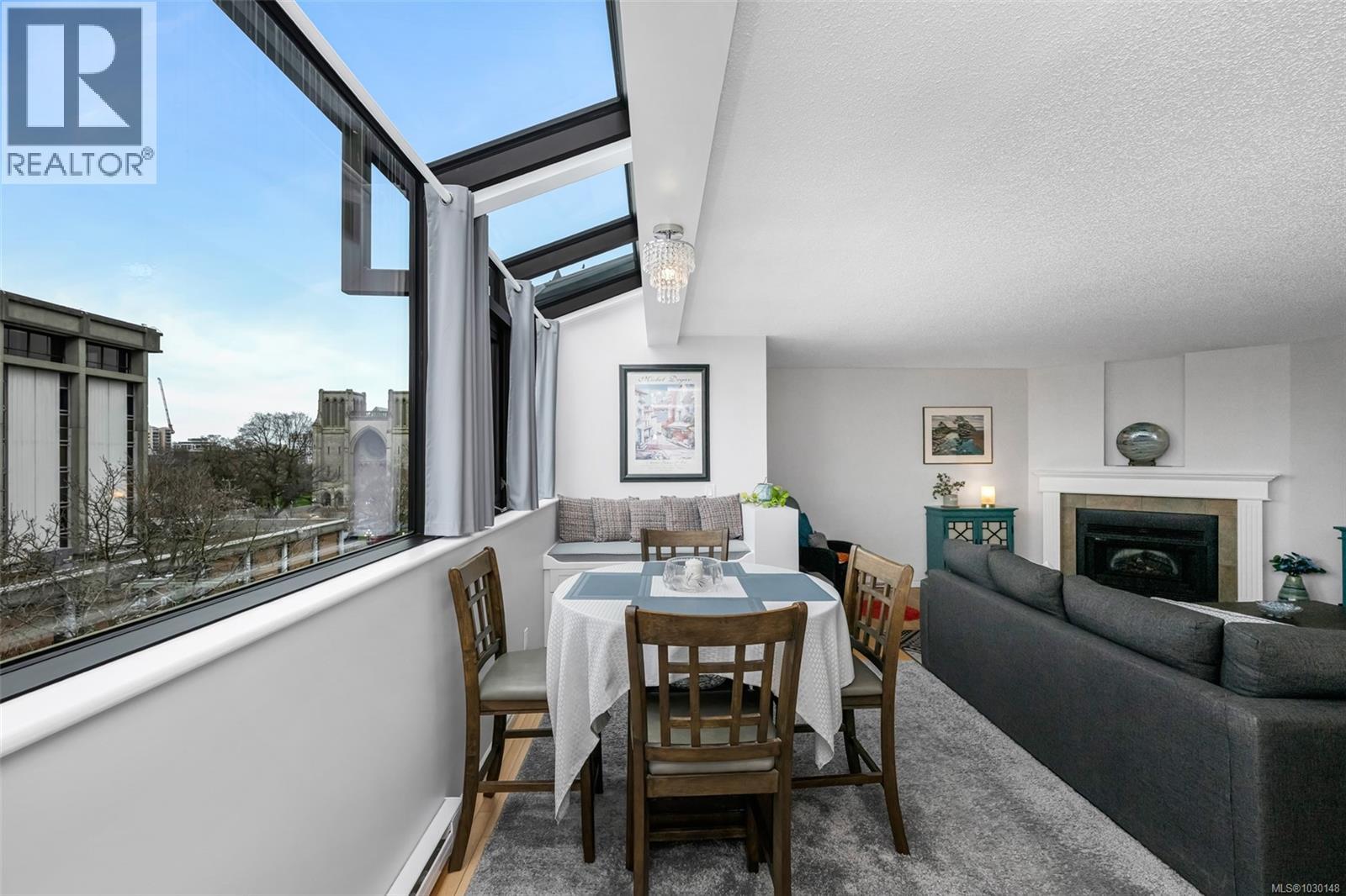 805 819 Burdett Avenue, Victoria