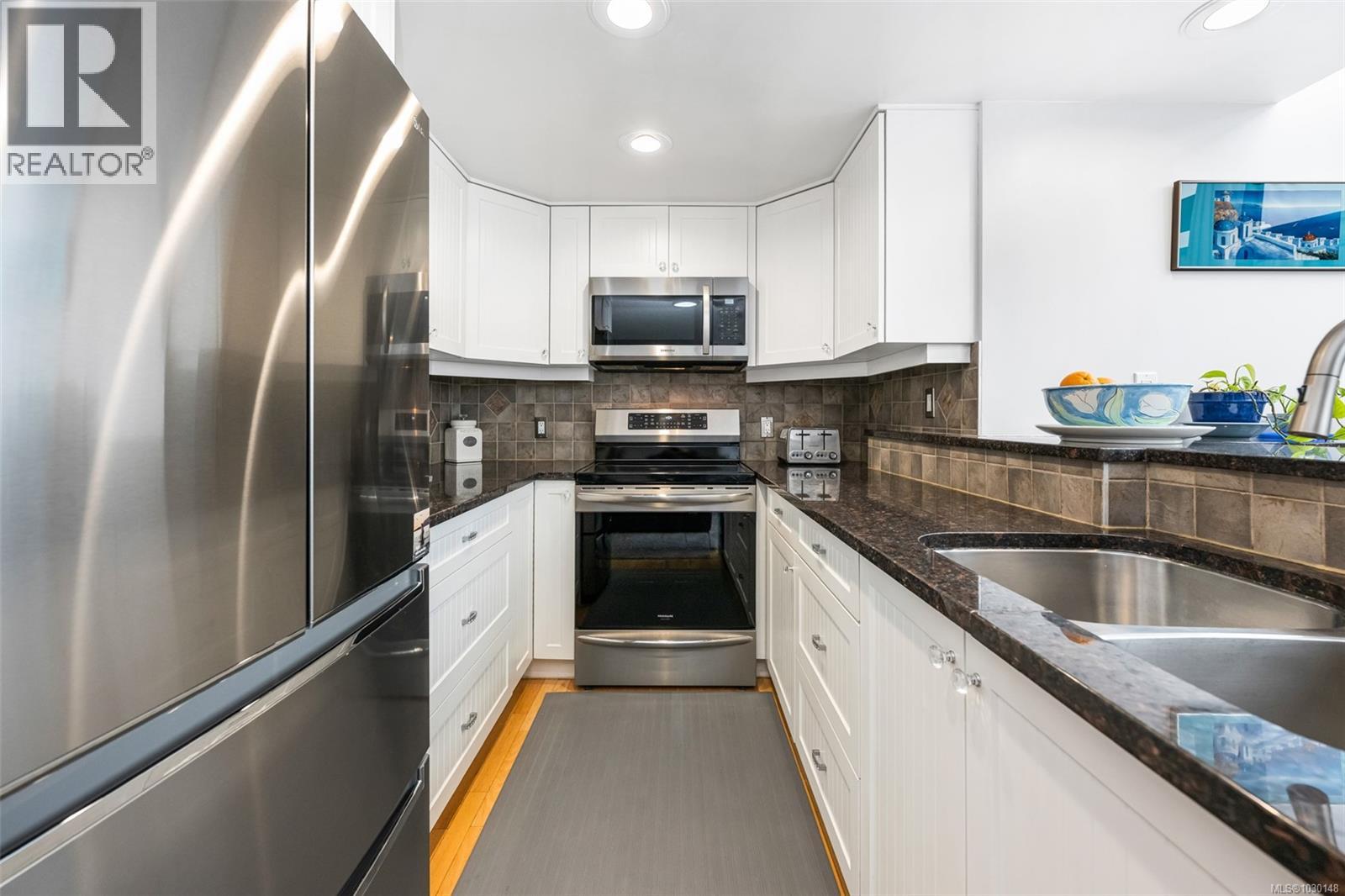 805 819 Burdett Avenue, Victoria