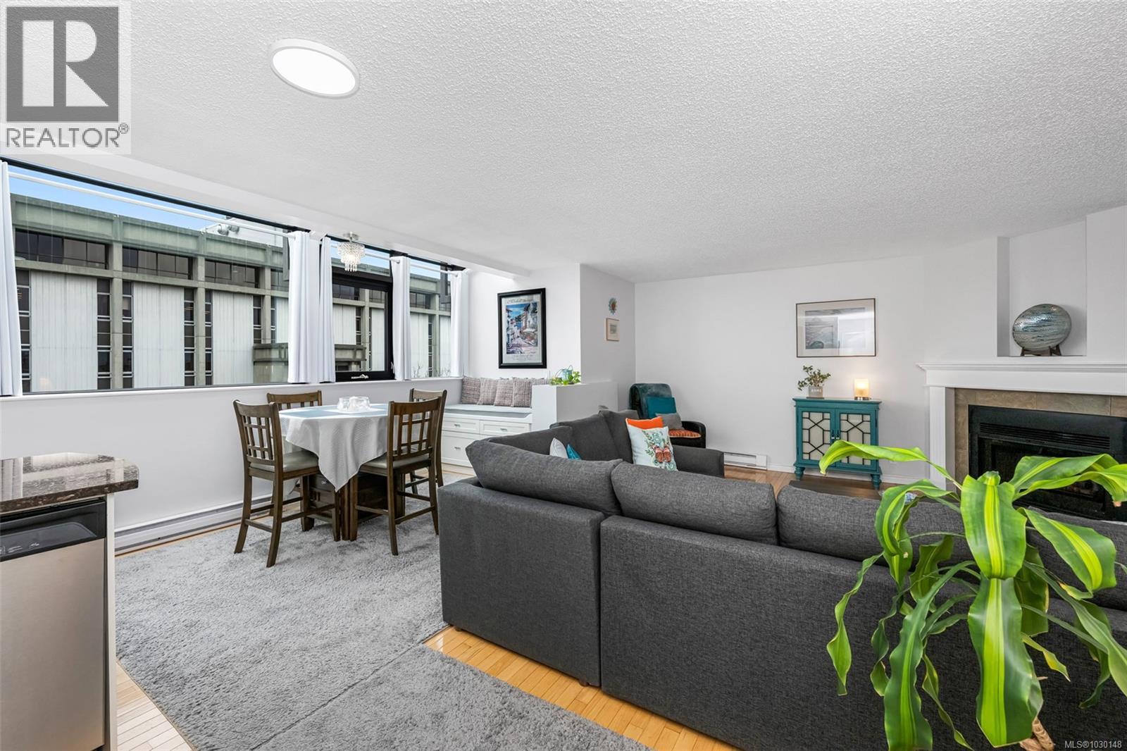 805 819 Burdett Avenue, Victoria