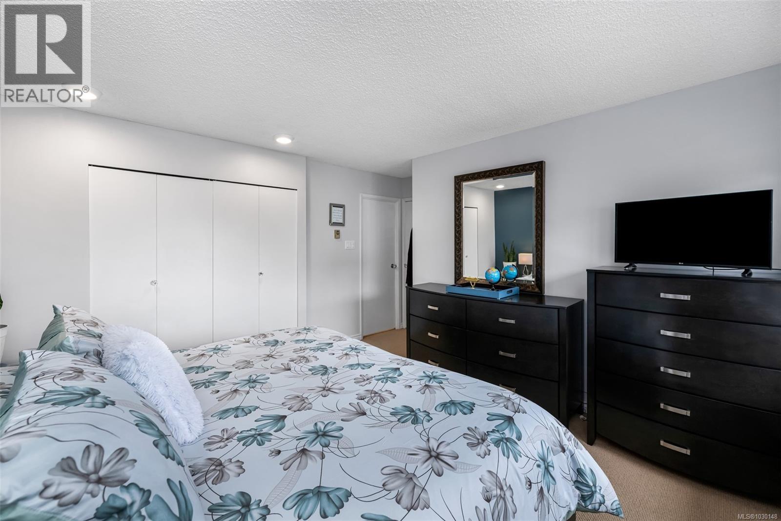 805 819 Burdett Avenue, Victoria