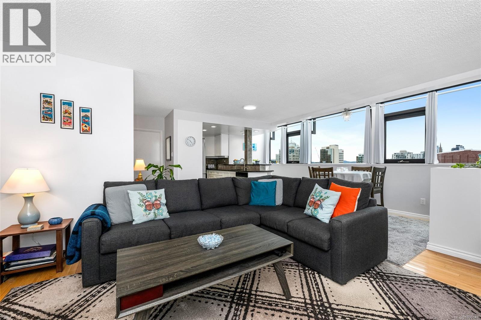 805 819 Burdett Avenue, Victoria