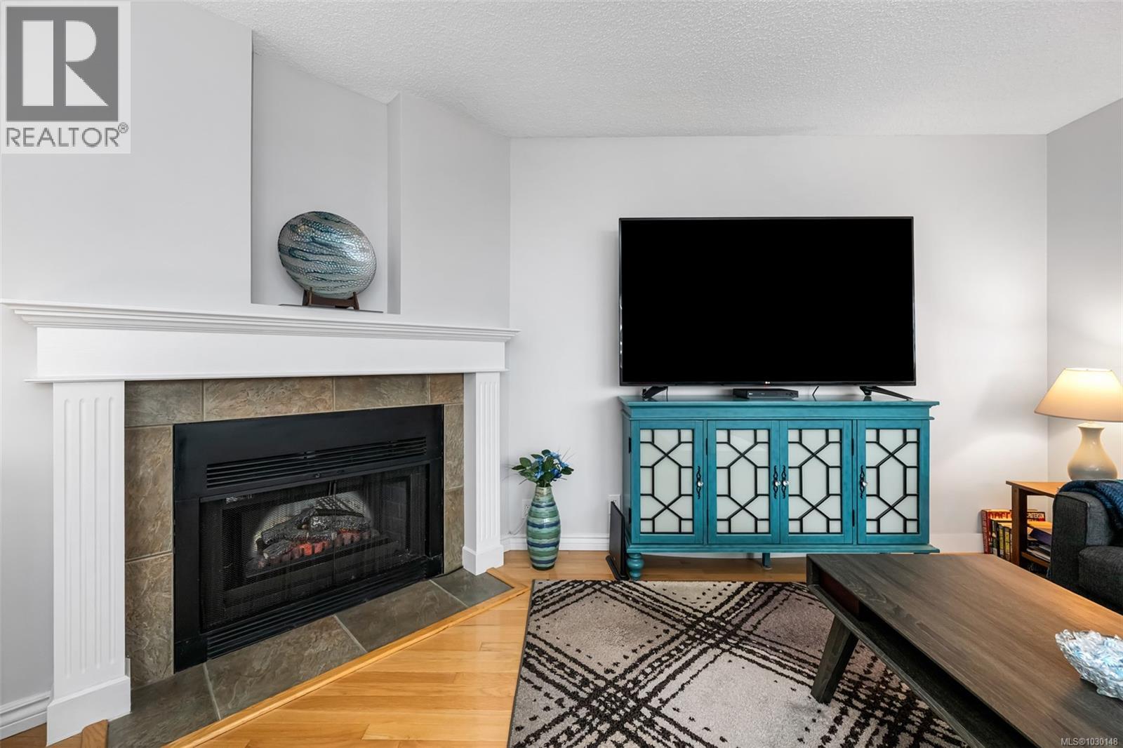 805 819 Burdett Avenue, Victoria