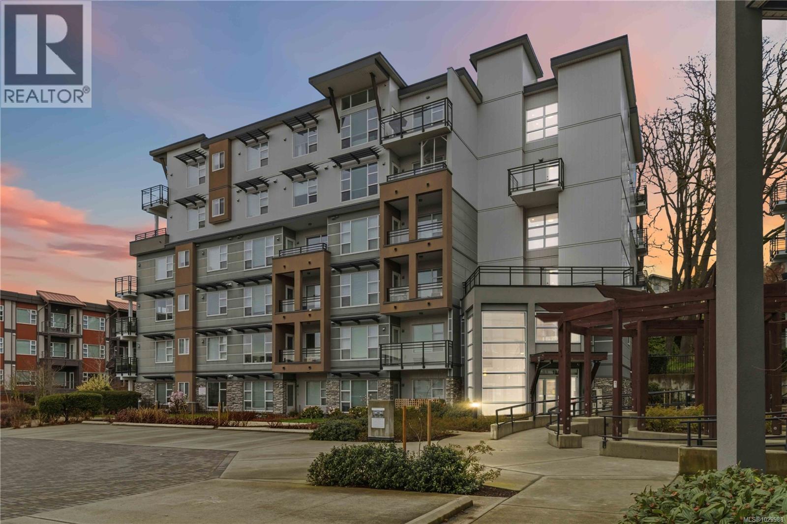 105 1016 Inverness Road, Saanich