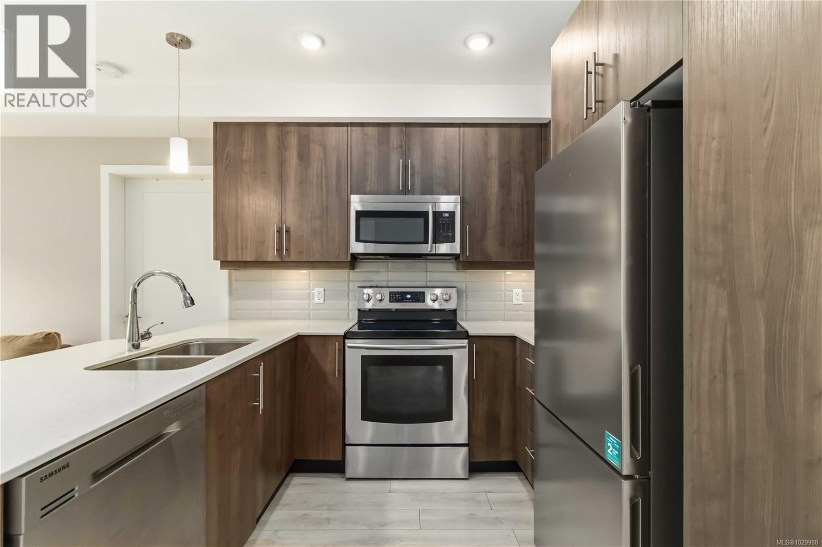 105 1016 Inverness Road, Saanich