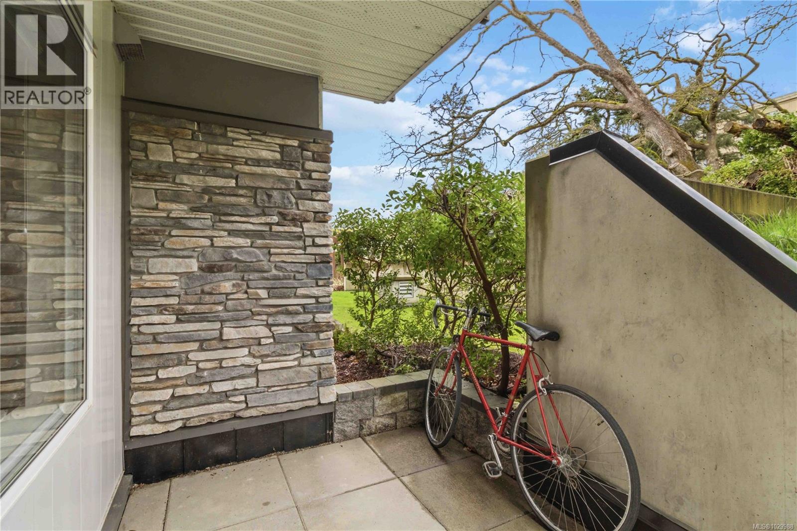 105 1016 Inverness Road, Saanich