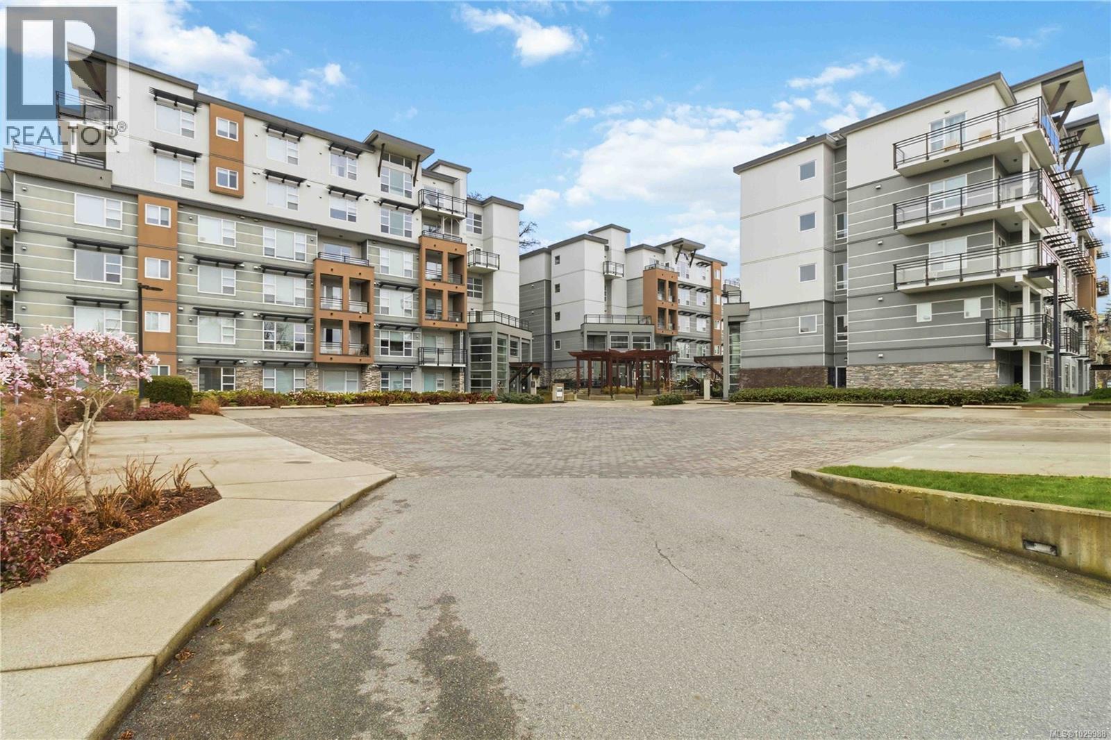 105 1016 Inverness Road, Saanich