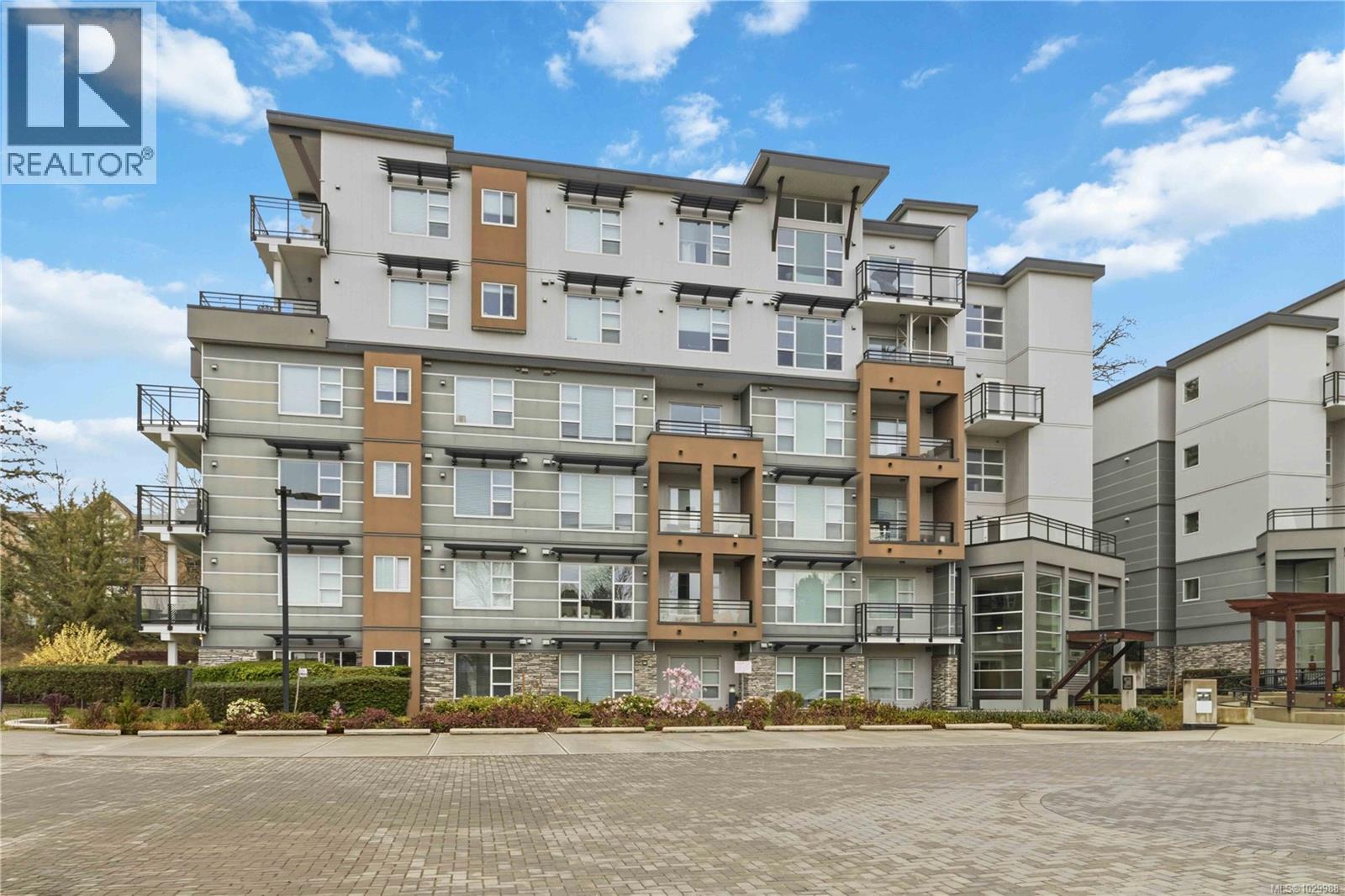 105 1016 Inverness Road, Saanich