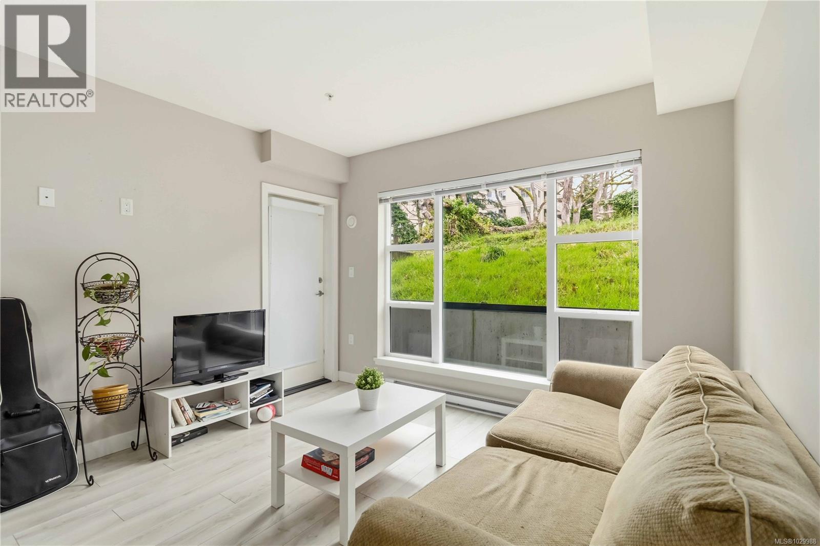 105 1016 Inverness Road, Saanich