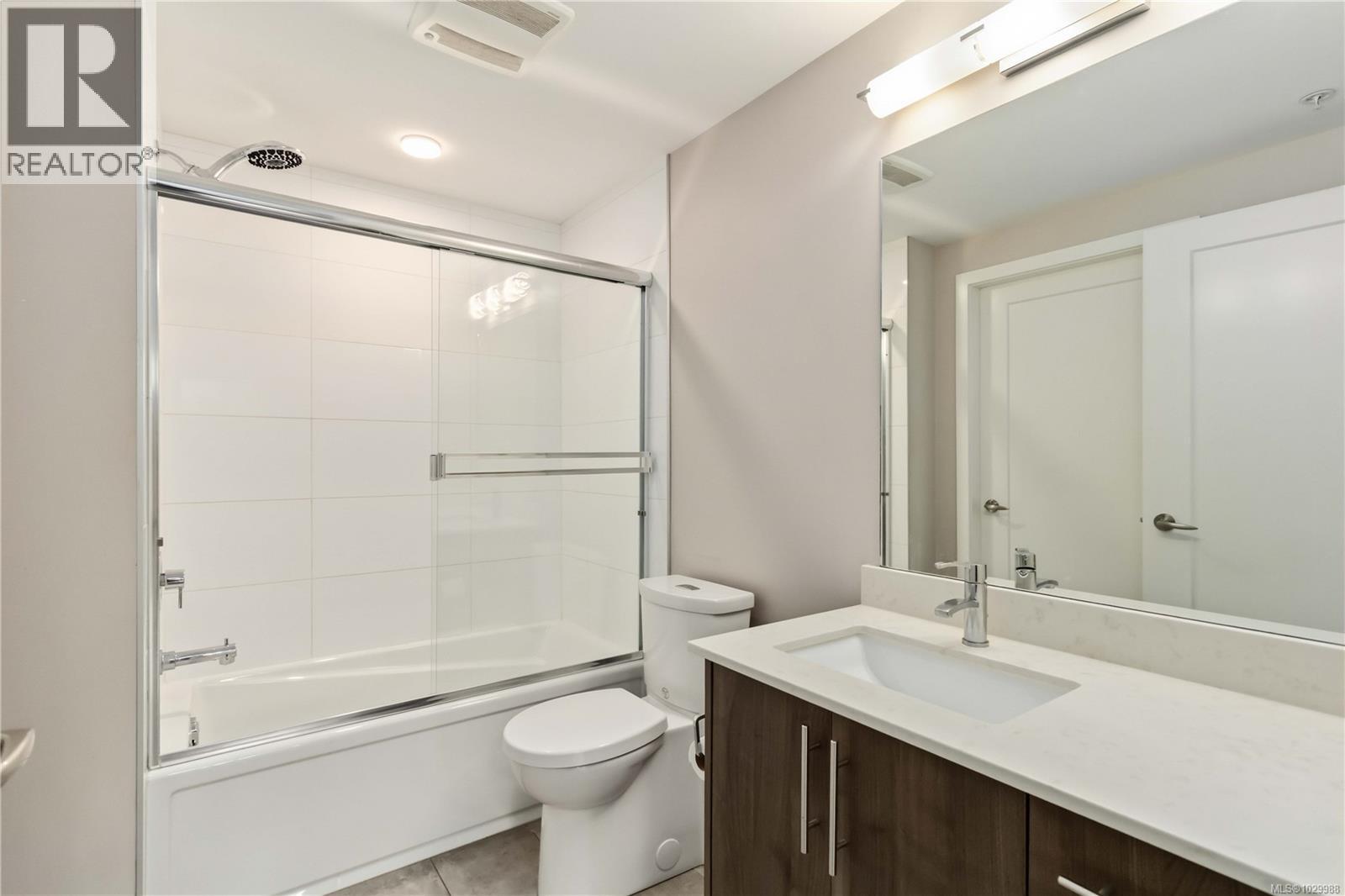 105 1016 Inverness Road, Saanich