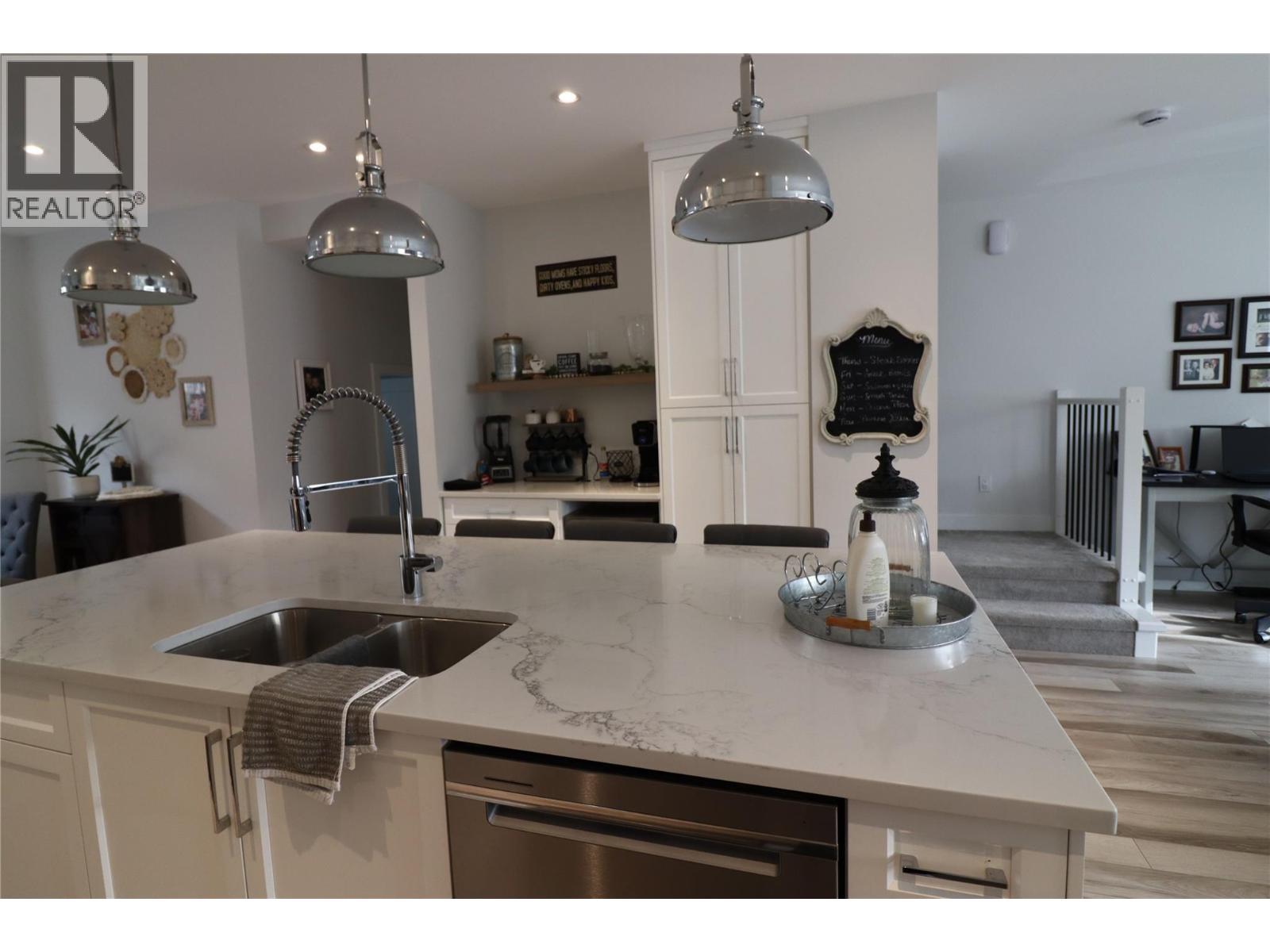 118 RIVER GATE Drive, Kamloops