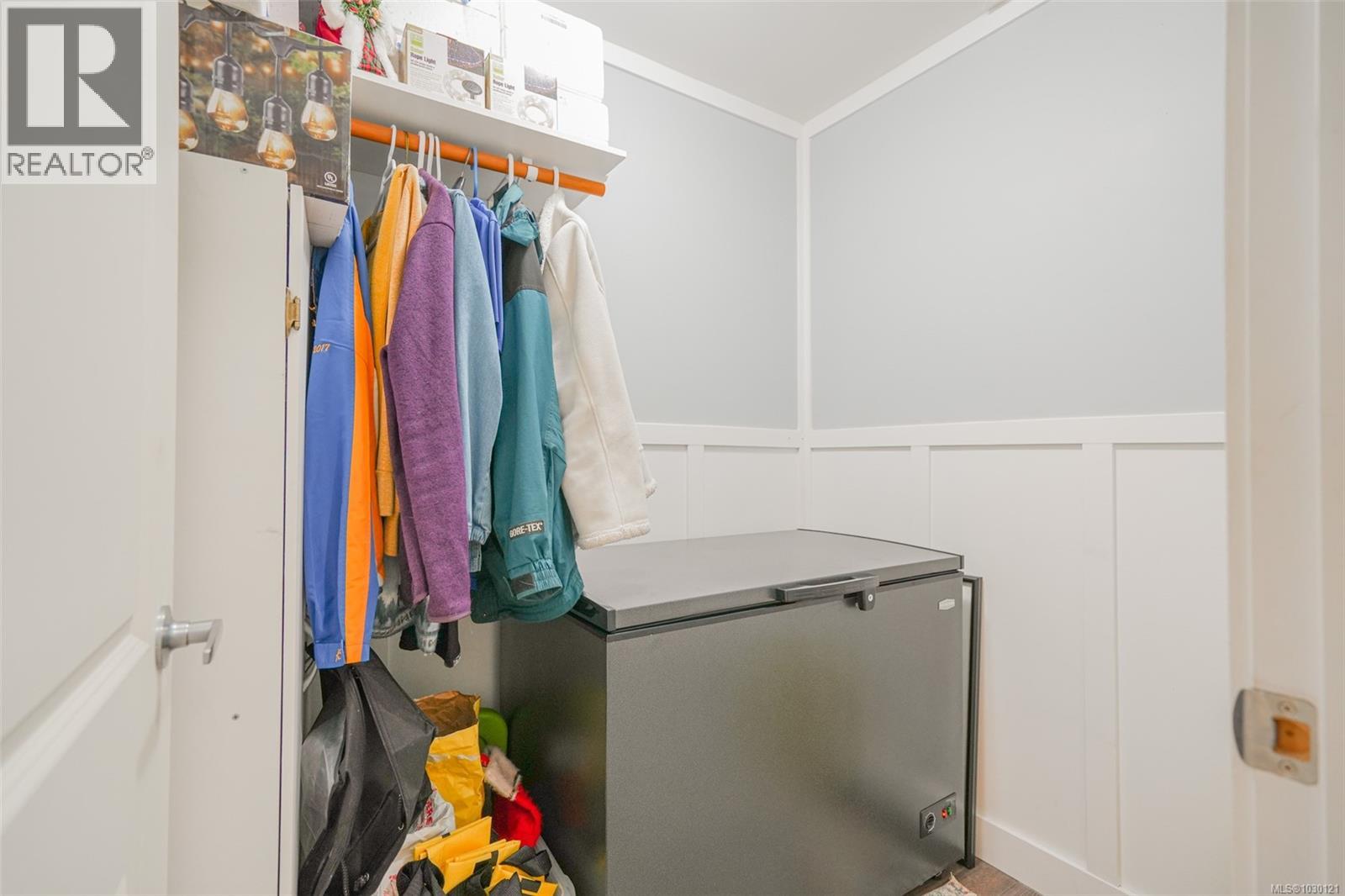 3984 MARPOLE ST - 18