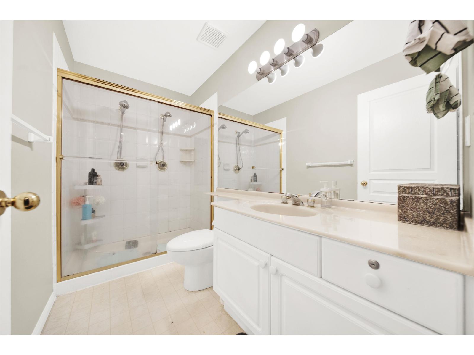32 7640 BLOTT STREET, Mission