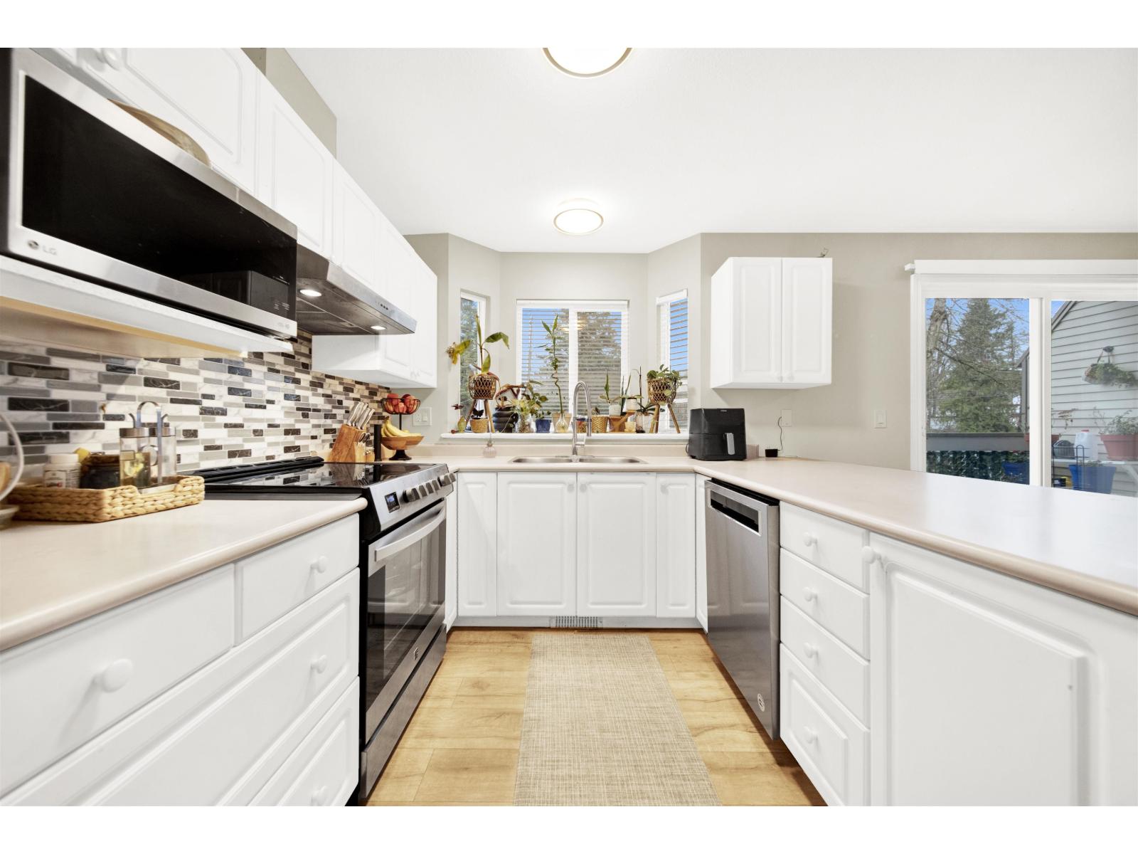 32 7640 BLOTT STREET, Mission