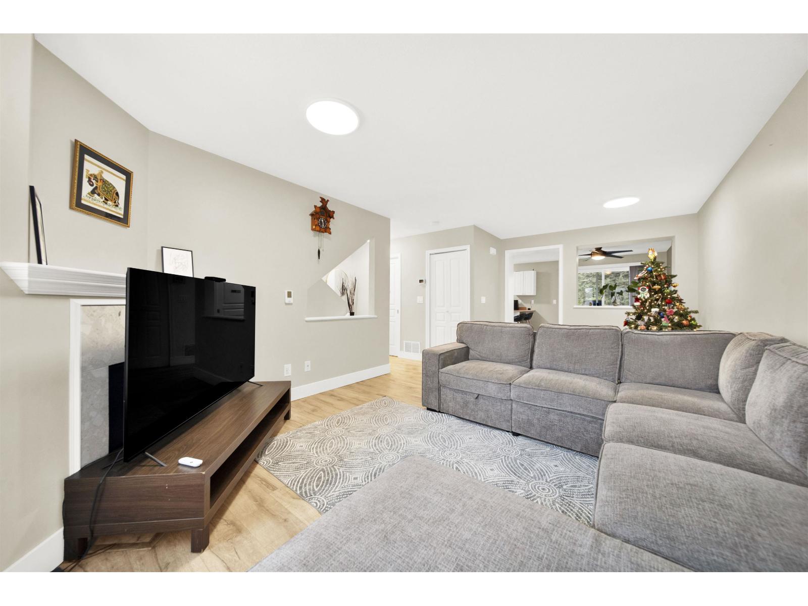 32 7640 BLOTT STREET, Mission