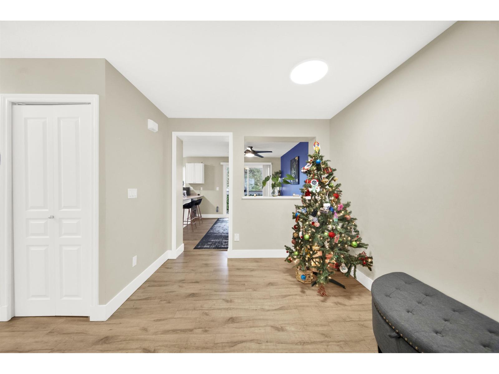 32 7640 BLOTT STREET, Mission