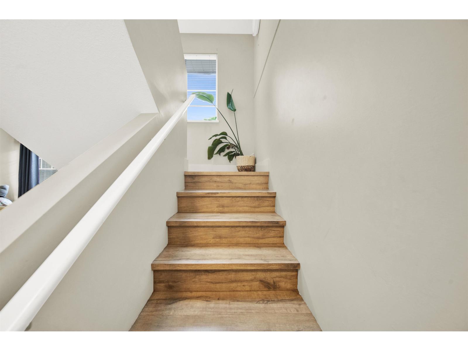 32 7640 BLOTT STREET, Mission