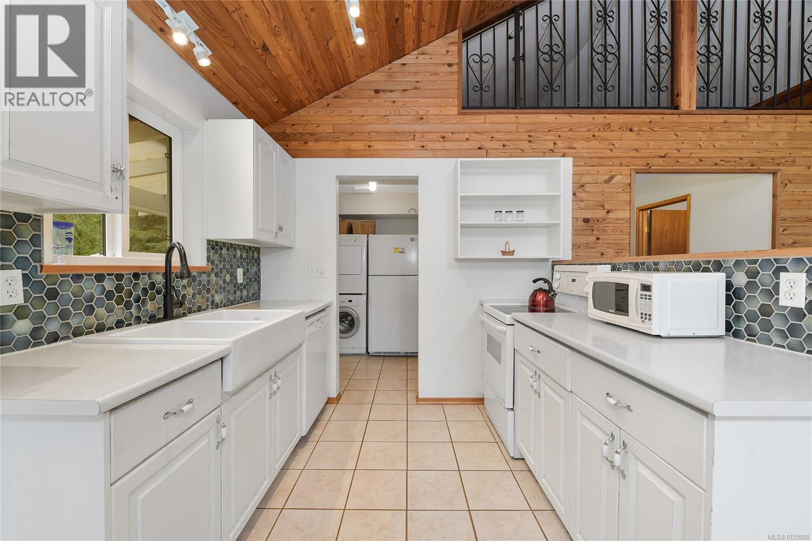 568 Bayview Dr - 17