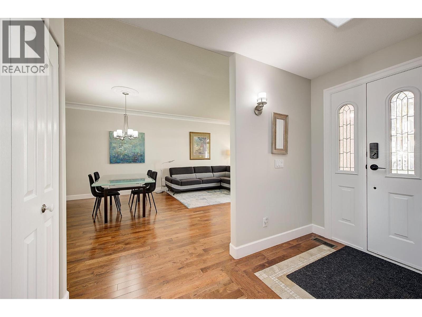  573 Spruceview Place North, Kelowna