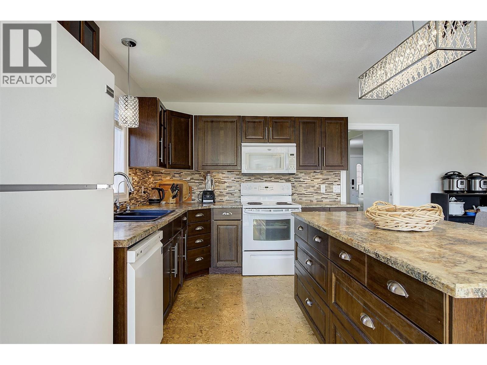  573 Spruceview Place North, Kelowna